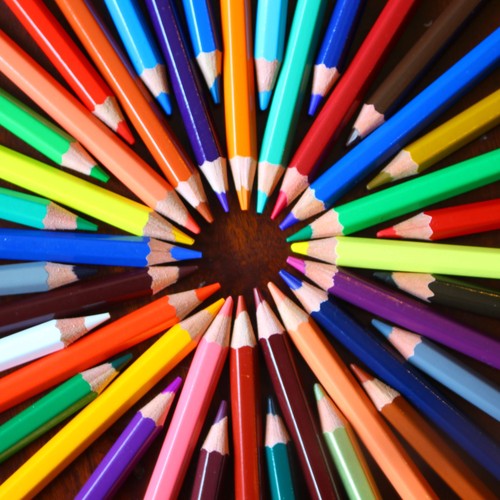 Das Bild zeigt Buntstifte in vielen unterschiedlichen Farben. ©Pexels / Pixabay